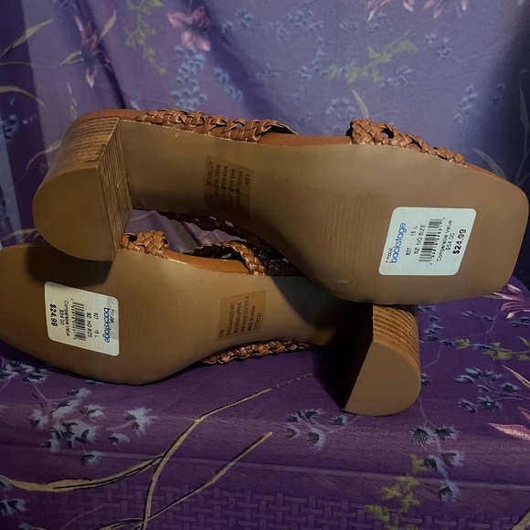 Kensie sandals - Picture 2 of 2